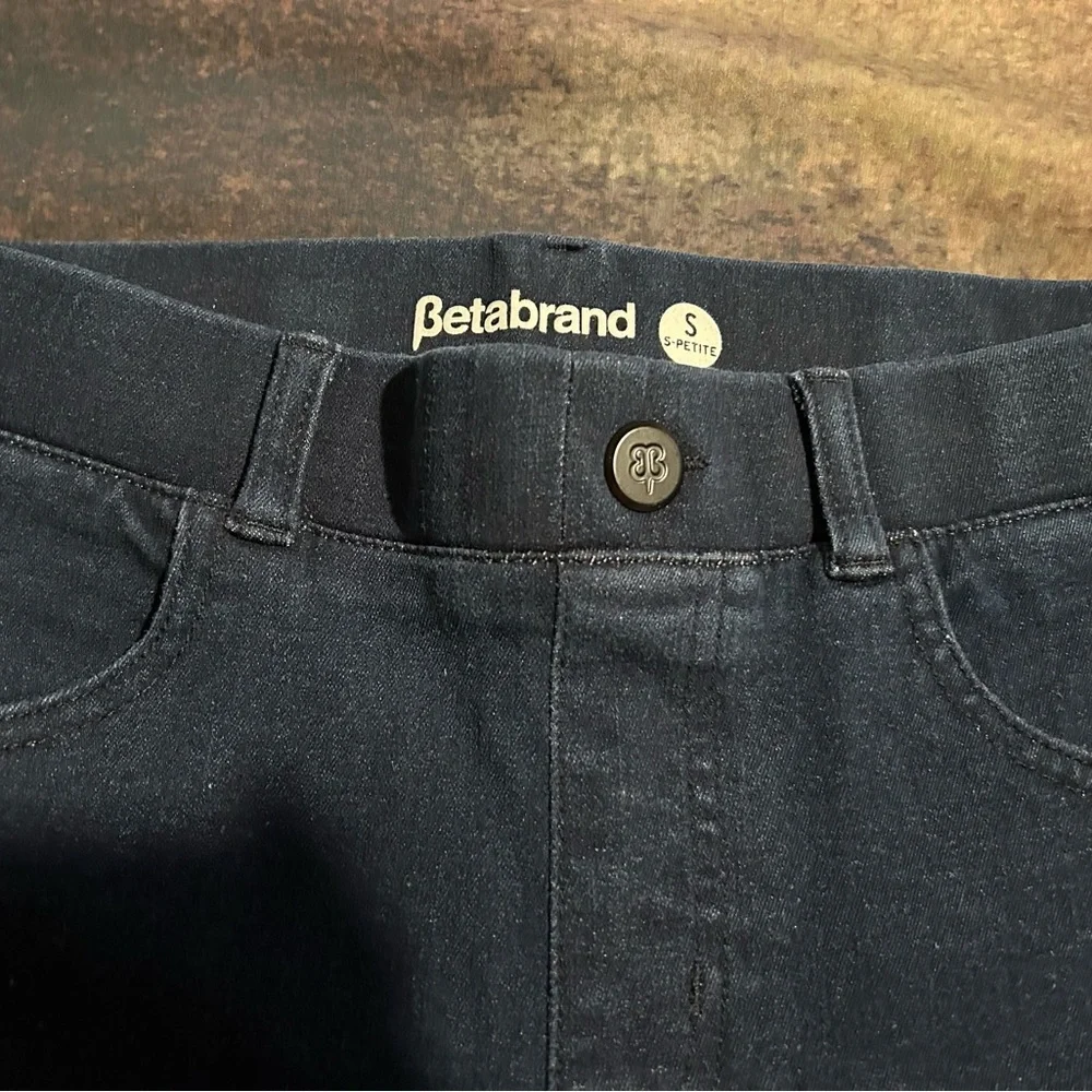 Betabrand Four-Pocket Yoga Denim Straight Leg Jeans in Short Petite - Picture 9 of 9